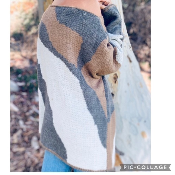 SALE!! Tri-Color Puzzle Piece Sweater - Picture 4 of 4